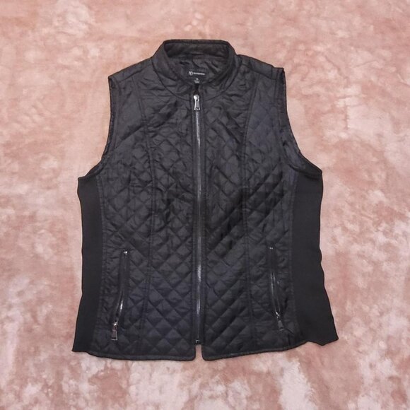 new directions Jackets & Blazers - New Directions Medium Black quilted vest with zippered pockets #quiltedvest
